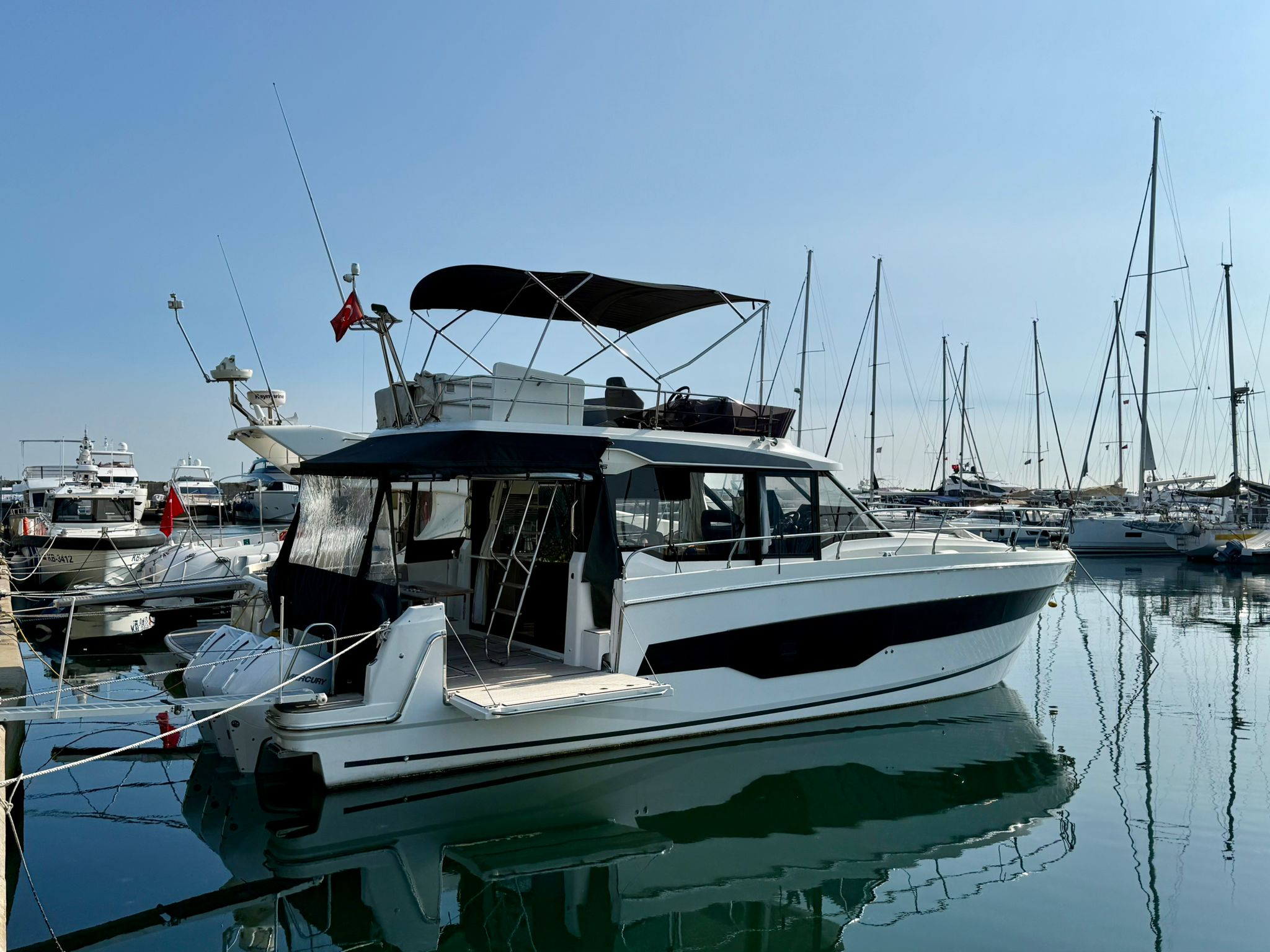 Jeanneau Merry Fisher 1295 FLY