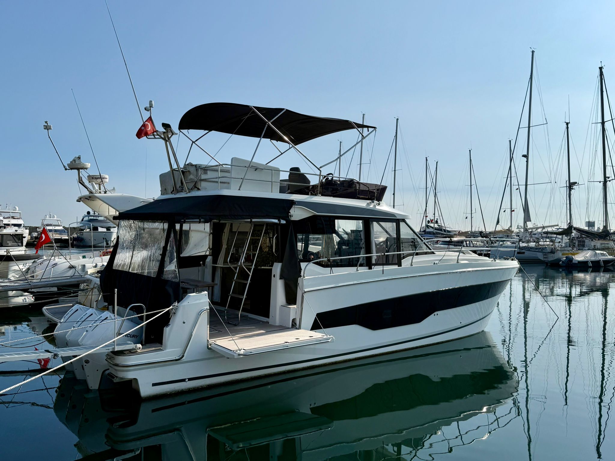 Jeanneau Merry Fisher 1295 FLY