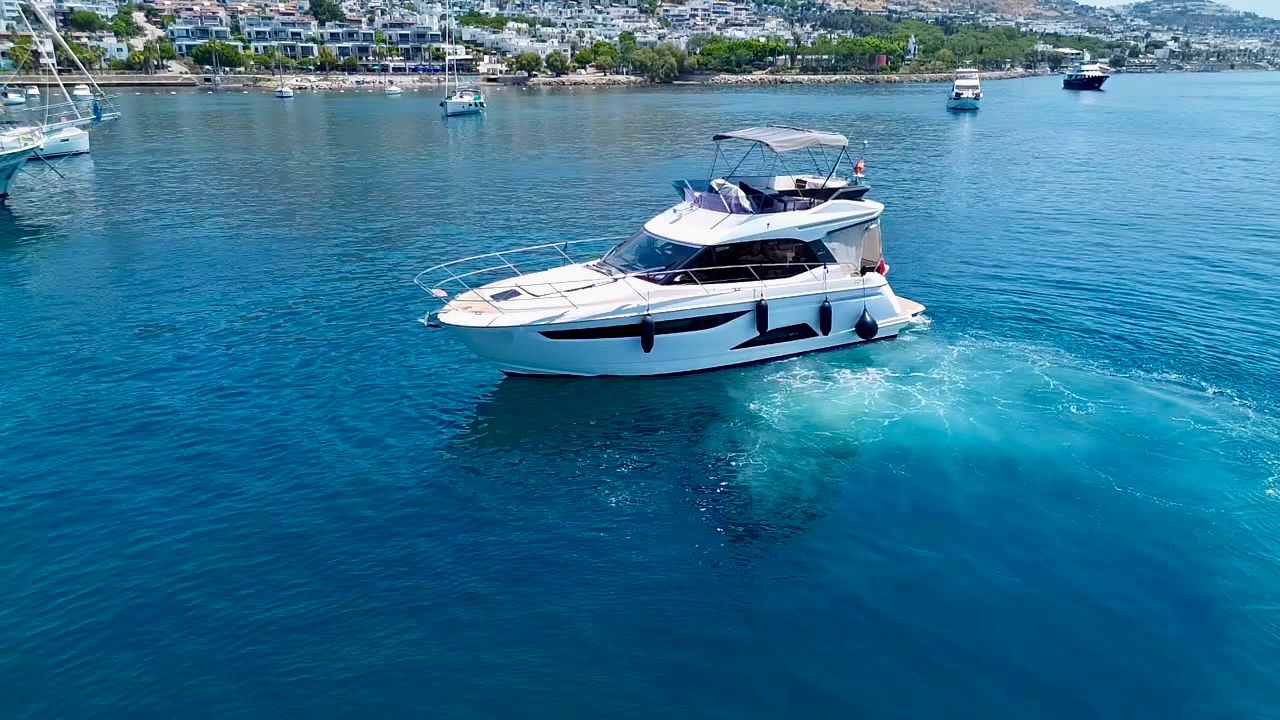 Bavaria R40 FLY