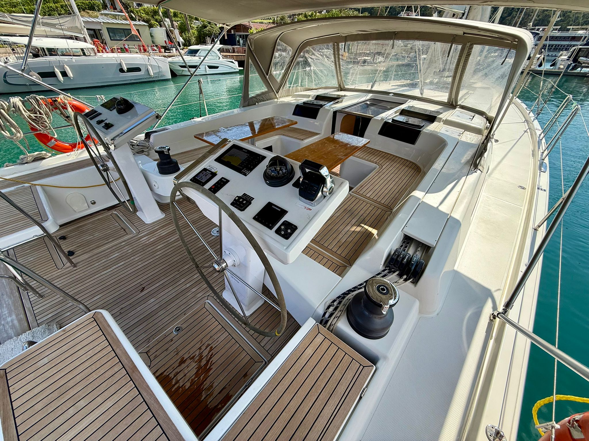 Hanse 548